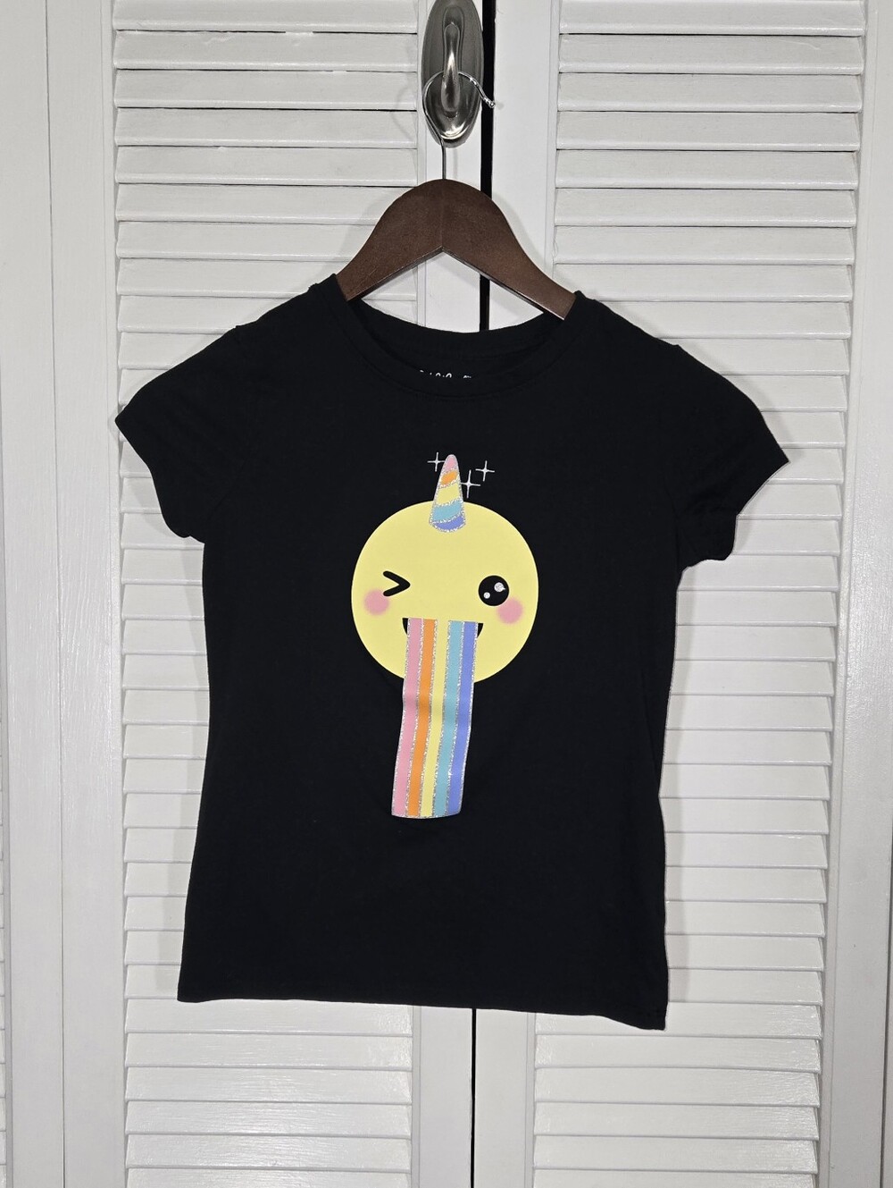 Cat & Jack Short Sleeve Graphic Winking Unicorn Whit Rainbow Tongue Shirt Sz M